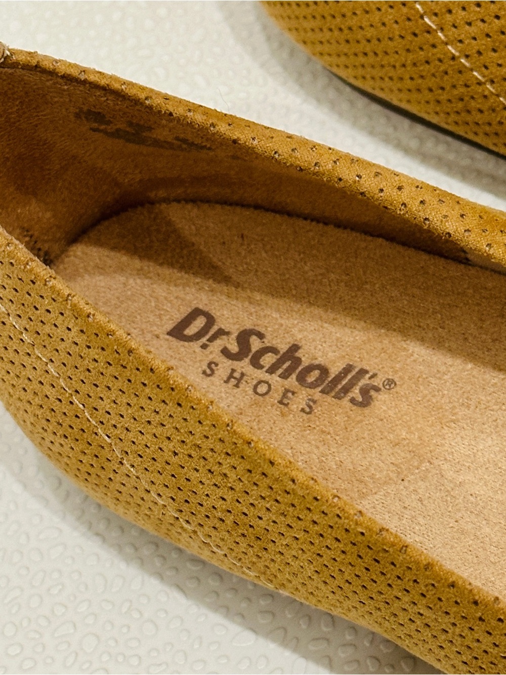 🤎Dr. Scholl's Mustard Perforated Suede Ballet Flats🌼 - Picture 5 of 12